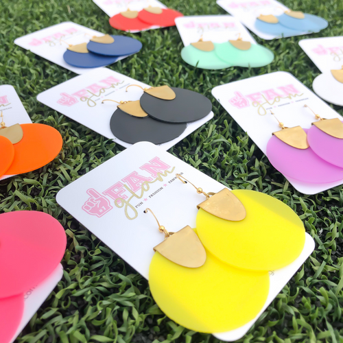 Amp up your summer fashion with a fun pop of color action!  Our Mod Round Jelly earrings are the perfect way to modernize your GameDay style. 
