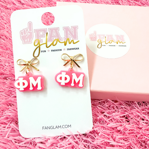 Add a little glam to your Greek life with our Gold Bow Chapter Charms! These sweet drop earrings feature a dainty metallic bow paired with bold, bubbly sorority letters—perfect for Bid Day, Big/Little reveals, or just repping your chapter with style.