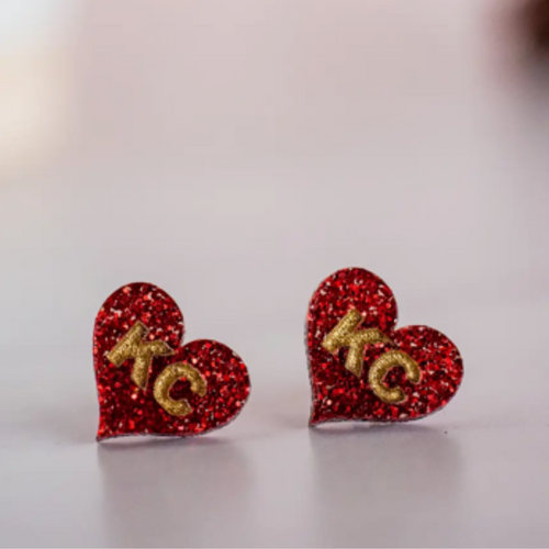 Show your love for the game, in our KC Glitter Glam Heart Dangles and Stud Earrings.  The perfect pop of color + sparkle for game time! Super lightweight and comfortable, you'll forget you have them on.