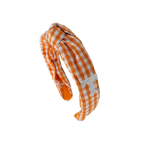 Show your Volunteers pride with this playful gingham knot headband! Made from breathable linen, it features an embroidered Tennessee logo on the side and sublimated logos inside for extra team spirit. Perfect for game day or everyday wear, it keeps your hair stylishly in place while cheering on the Vols.