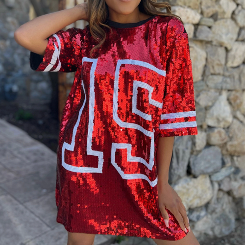Sparkle and Shine while cheering on the Chiefs!  Our NEW Gameday Sequin #15 jersey will have you Game Time ready in no time.  Pairs perfectly with your favorite pair of white cowboy boots or when tailgate temperatures drop, add your favorite black leggings and booties! 