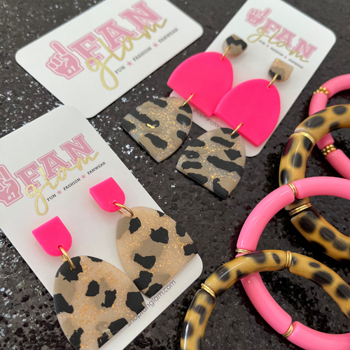 Neon Pink + Leopard Metallic Print, Oh My!  It's the PAW-Fect way to add a fun pop of print to your Valentine's attire.  Available in two versatile sizes - Kristen Single OR Kristen Double!
